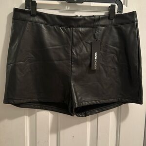 FashionNova Black Faux Leather Shorts Women’s Sixe 1X, NWT